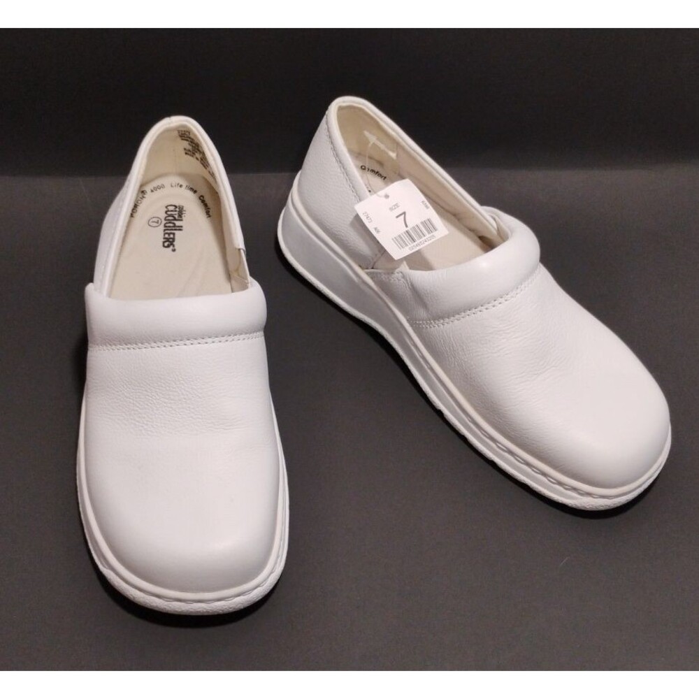 NWT Cobbie Cuddlers Women White Leather Clogs Nursing Shoes Ultra Massage Size 7